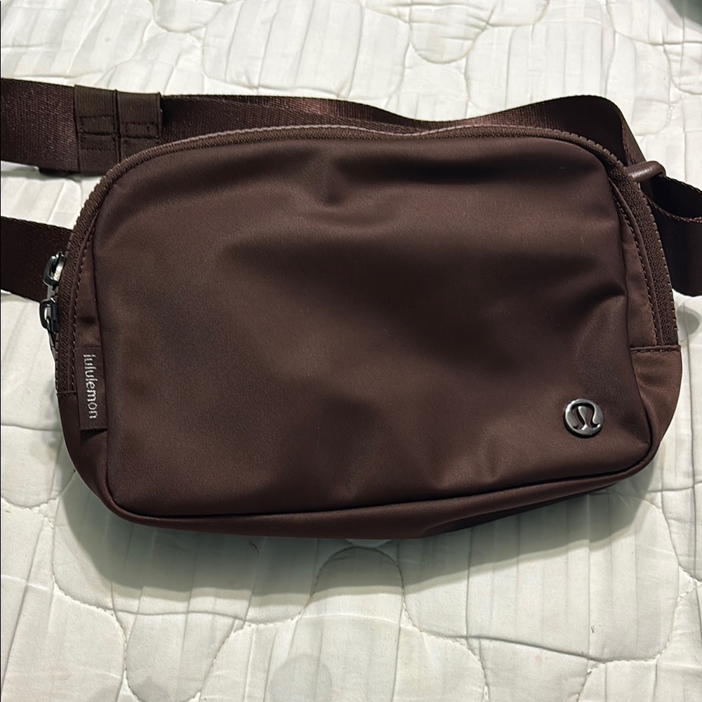 Lululemon 2L Belt Bag - Lava Cake